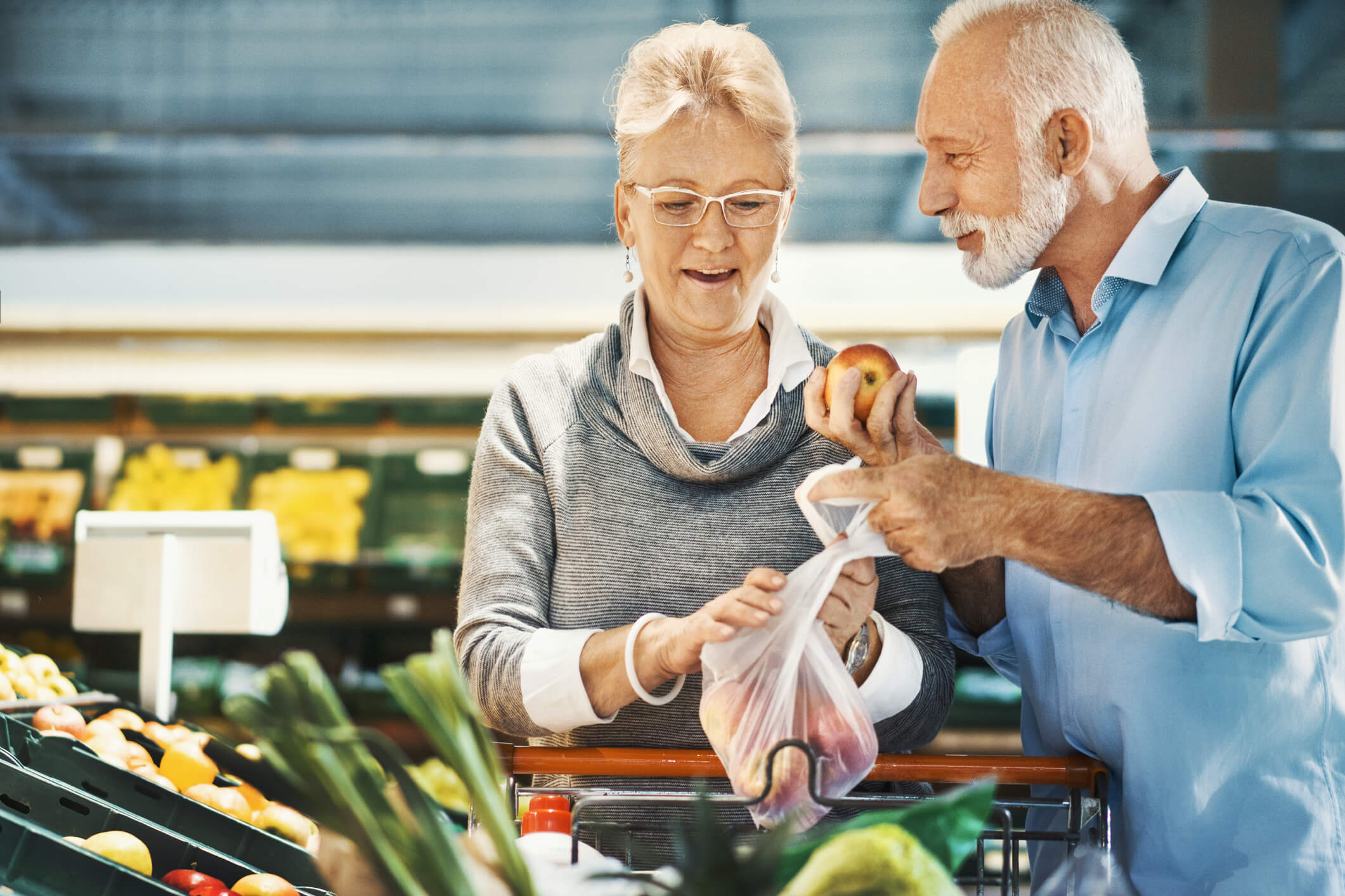 husband and wife shopping for apples