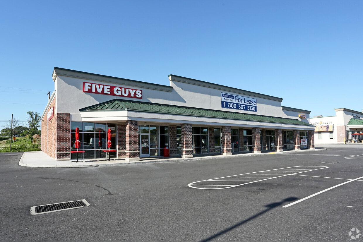 Carlisle Exterior Photo Five Guys and leasable space