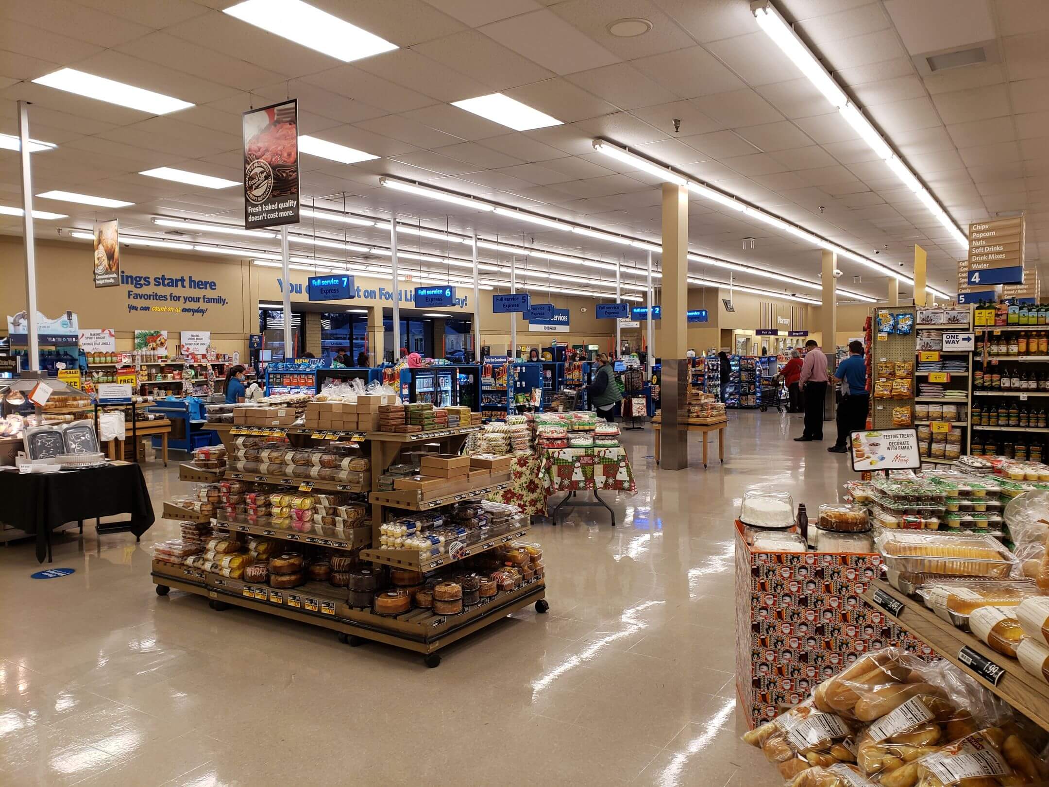 Henderson Pointe Food Lion Interior 1