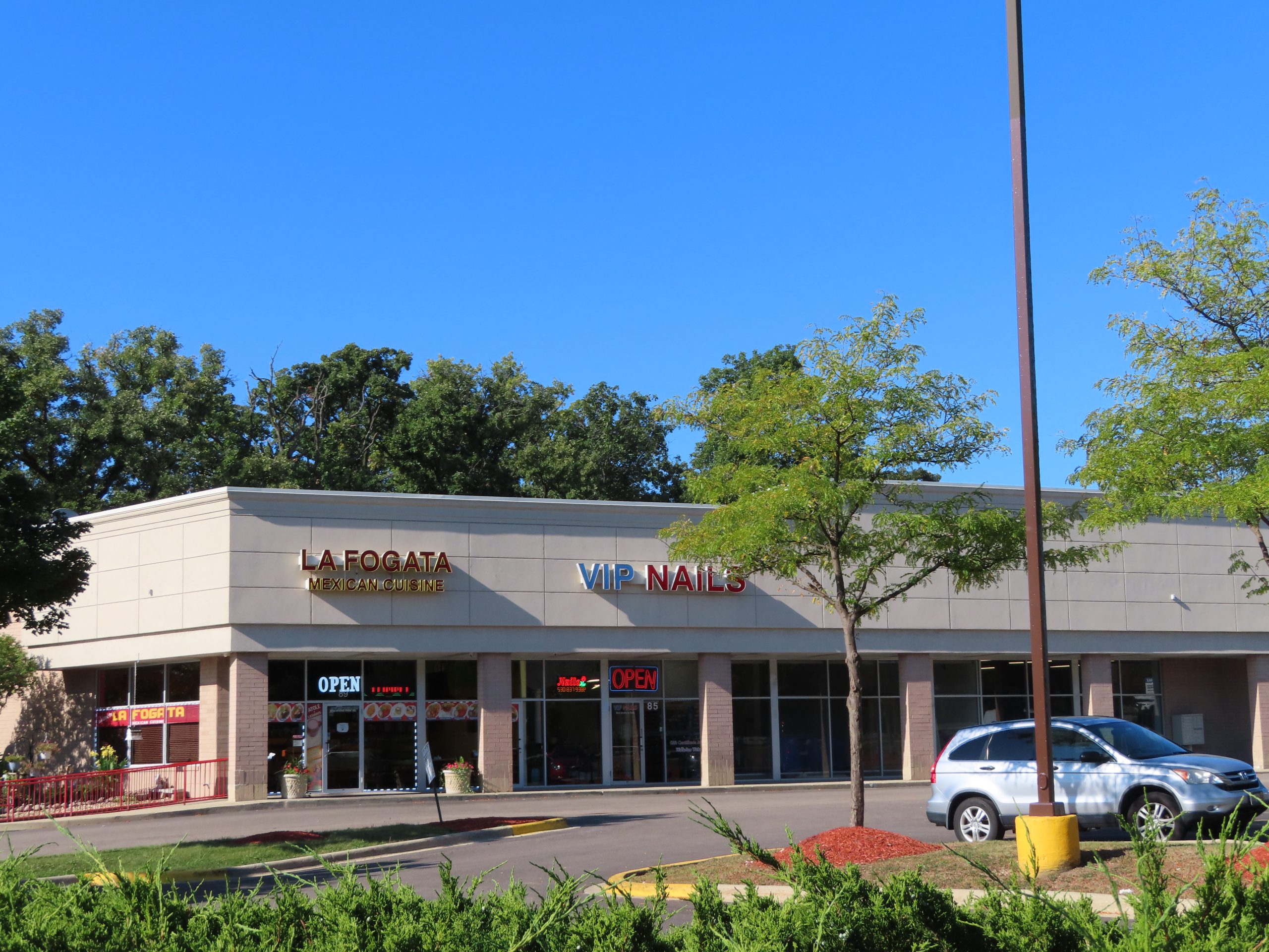 Broad Reach Retail Partners | Commercial Real Estate | Navigating The Future of Retail Real Estate | Woodland Heights | Streamwood, Illinois | Grocery-Anchored Shopping Centers